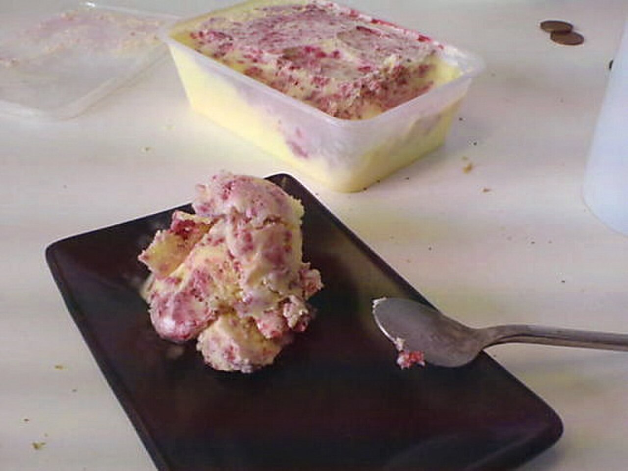 Raspberry-ripple-ice-cream.jpg