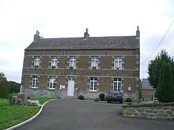 The town hall in Damousies