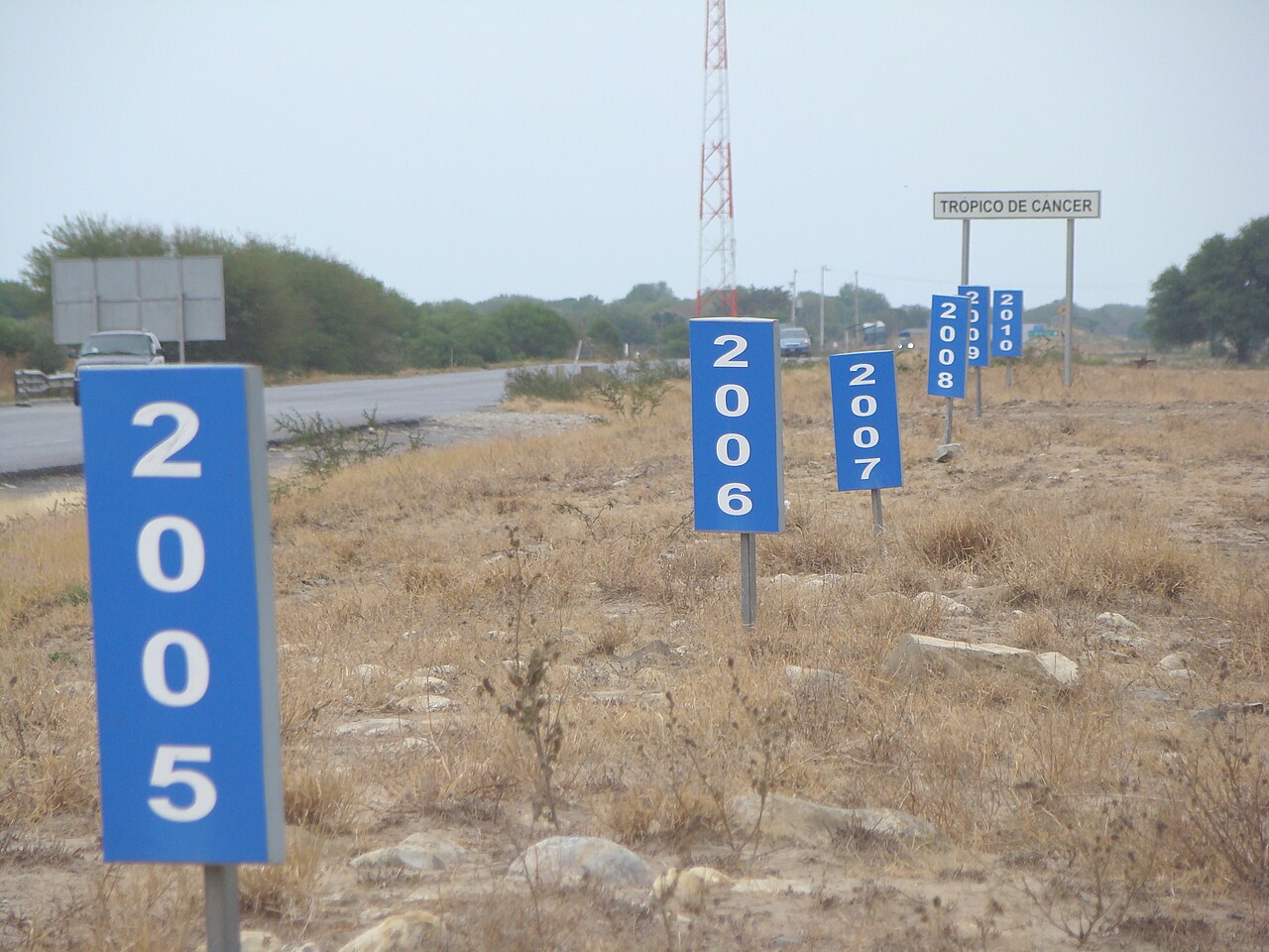 Trópico de Cáncer en México - Carretera 83 (Vía Corta) Zaragoza-Victoria, Km 27+800.jpg