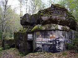 Bunker Sk16 (2009). The modern Finnish graffiti reads: They sacrificed their lives for the country in the struggle for freedom.