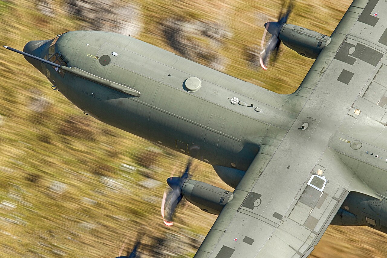 C130 LOOP (14014256031).jpg