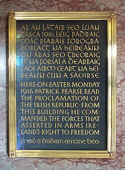 Plaque commemorating the Easter Rising at the General Post Office, Dublin, with the Irish text in Gaelic script, and the English text in regular Latin script