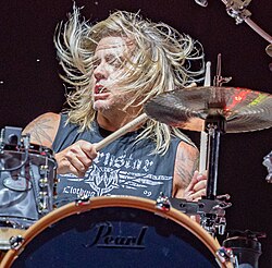 Hunt performing with Evanescence in 2023