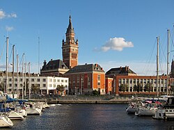 The Hôtel de Ville and port
