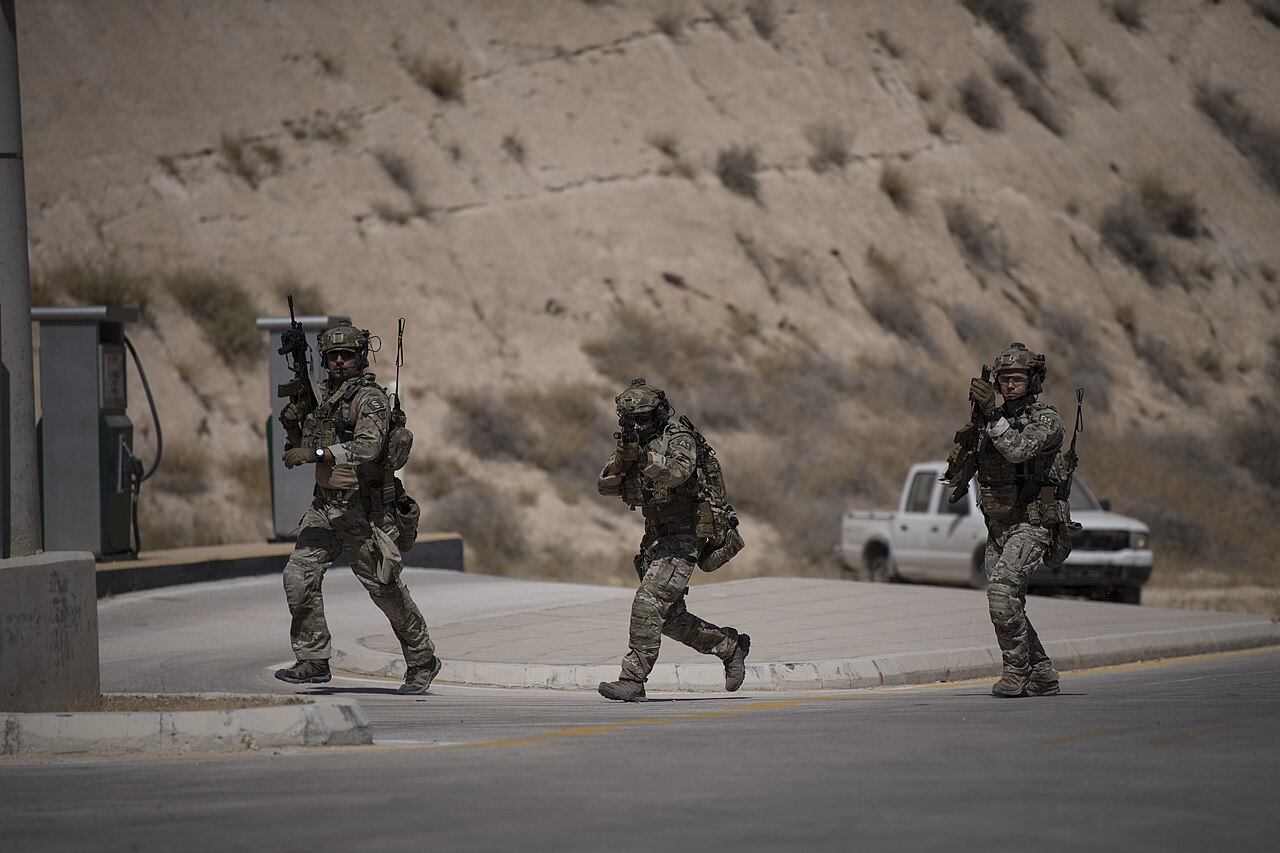 Cypriot Special Forces during fire and movement drills.jpg