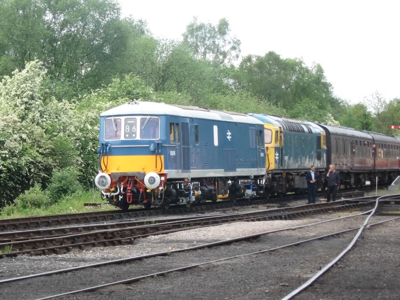 E6016 and 33102 at Cheddleton.jpg