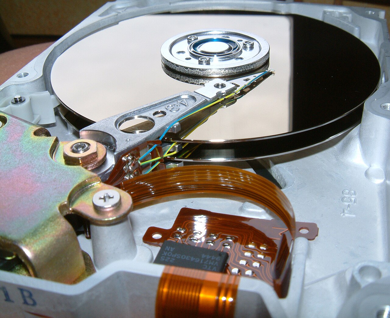 Innansicht Festplatte 512 MB von Quantum.jpg