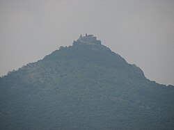 Nainamalai with Varadharaja Perumal Temple on the hilltop