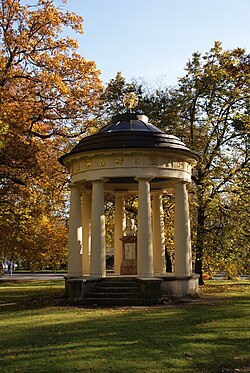 Greek Revival columns of the Johannes Kepler Monuments, Regensburg, Germany, inspired by those of the Temple of the Delians in Delos, designed by Emanuel Herigoyen [de; pt; arz] and sculpted by Philipp Jakob Scheffauer and Johann Heinrich von Dannecker, 1808