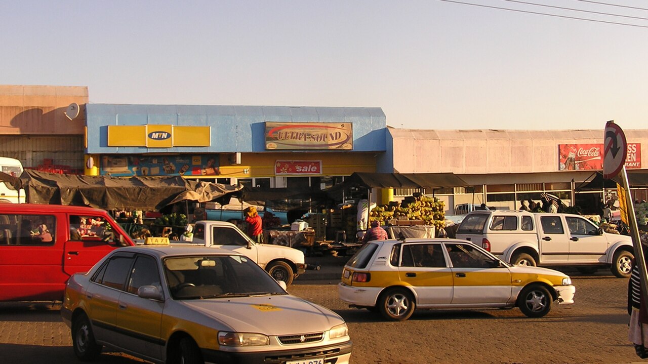 Maputsoe market, 2011.jpg