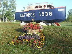 The Expanse, a timber tugboat, worked for C.I.P. (Canadian International Paper). It entered service on Lake Simard in 1950.