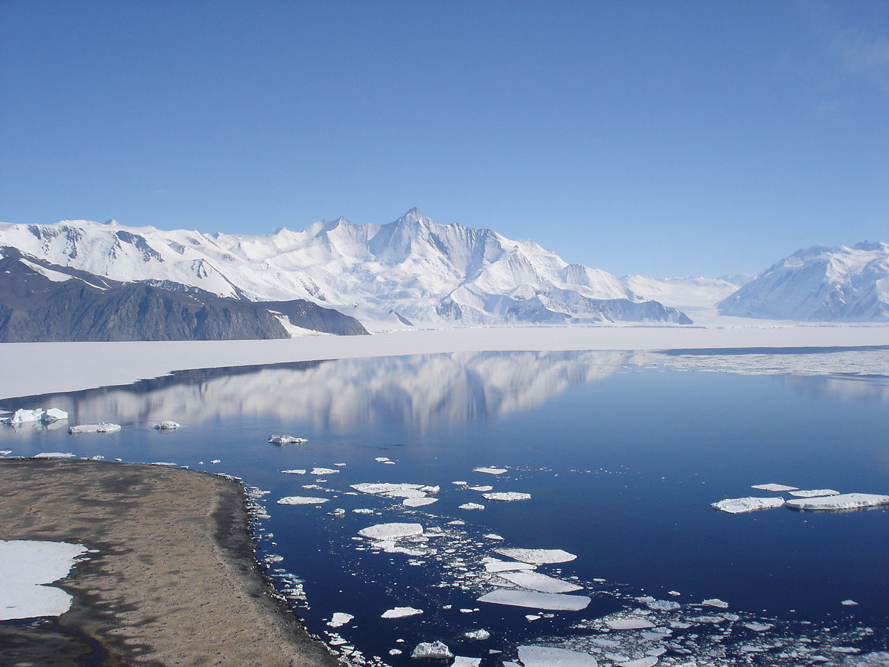 Mt Herschel, Antarctica, Jan 2006.jpg