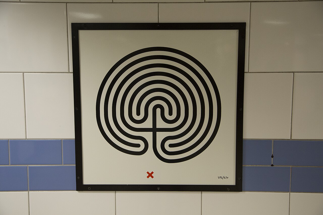 Mark Wallinger Labyrinth 232 - Green Park.jpg