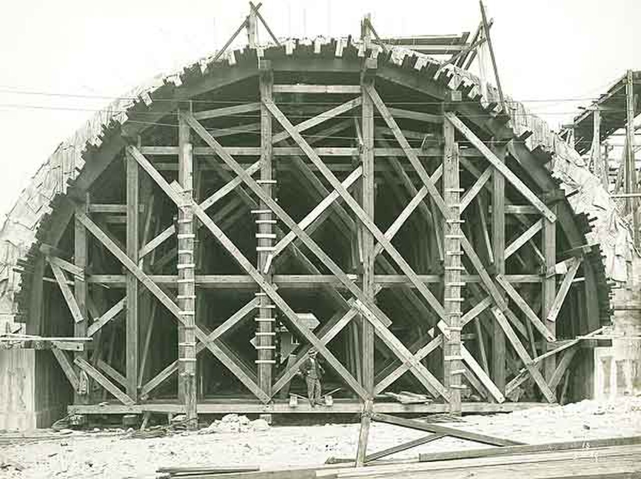 Arch Ring and Falsework, 1932 (5791715869).jpg