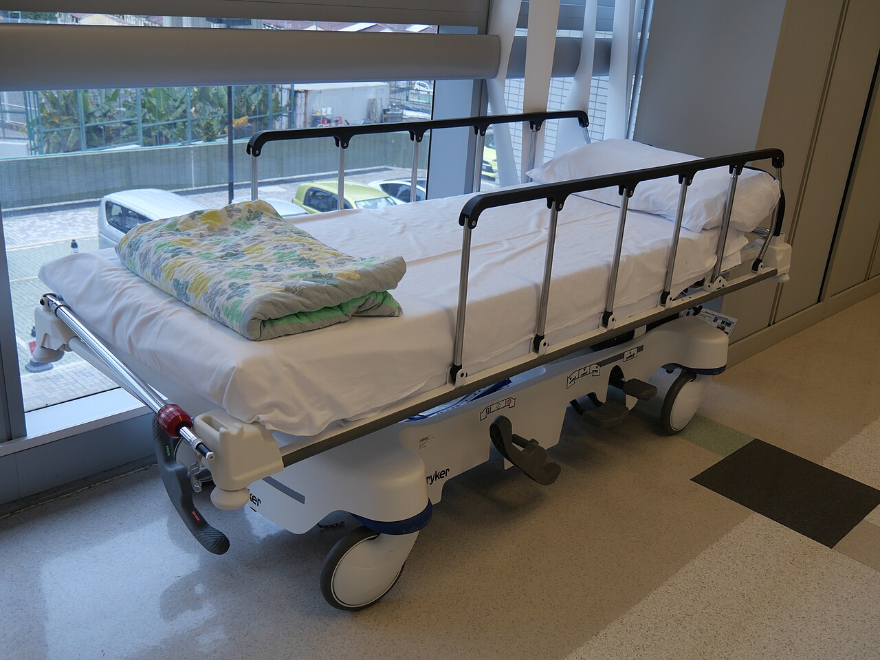 A Modern Hospital Bed in Pok Oi Hospital.jpg