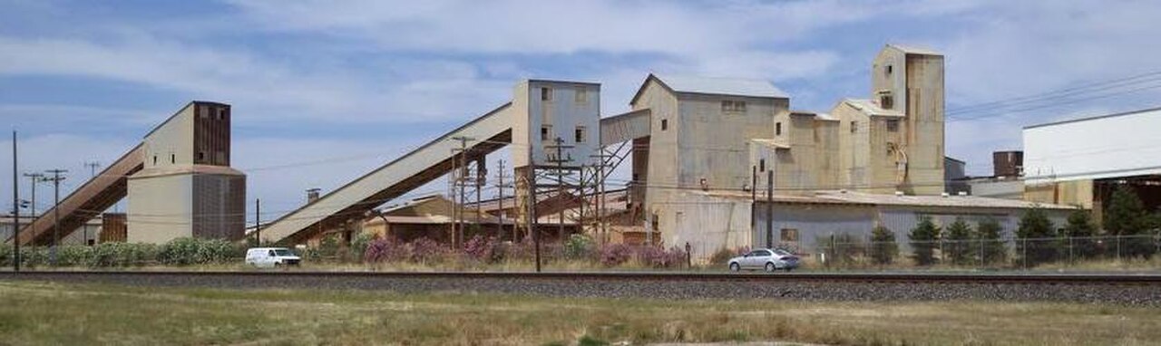 Gladding, McBean panorama.jpg