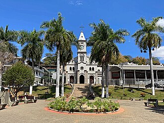 Higino Fernandes Square with the Saint Stephen Matriz Church in the background
