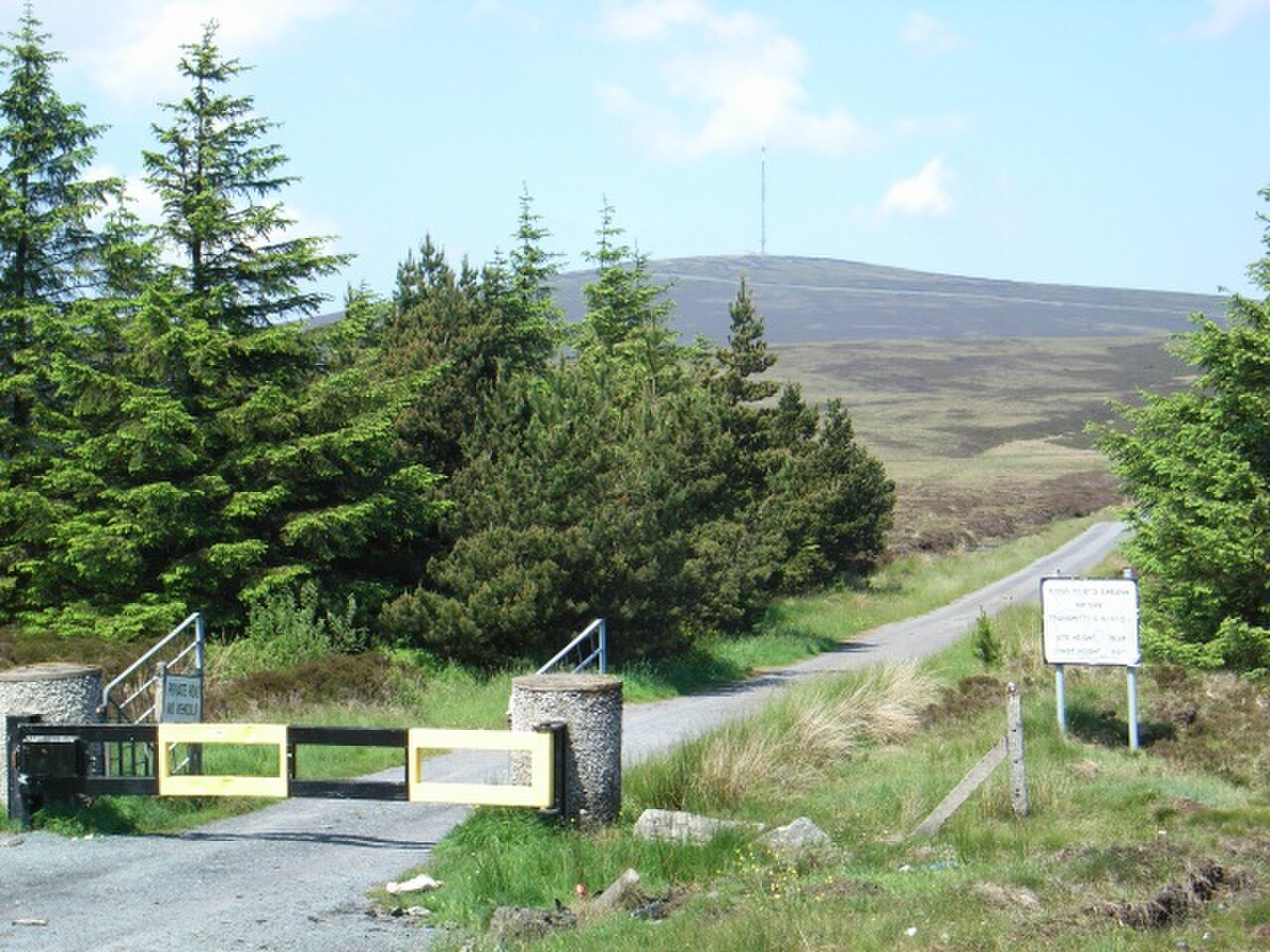 RTE Kippure Transmitting Station Entrance Gate - geograph.org.uk - 465473.jpg