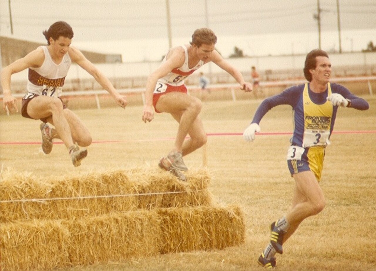Ed Eyestone in middle.jpg