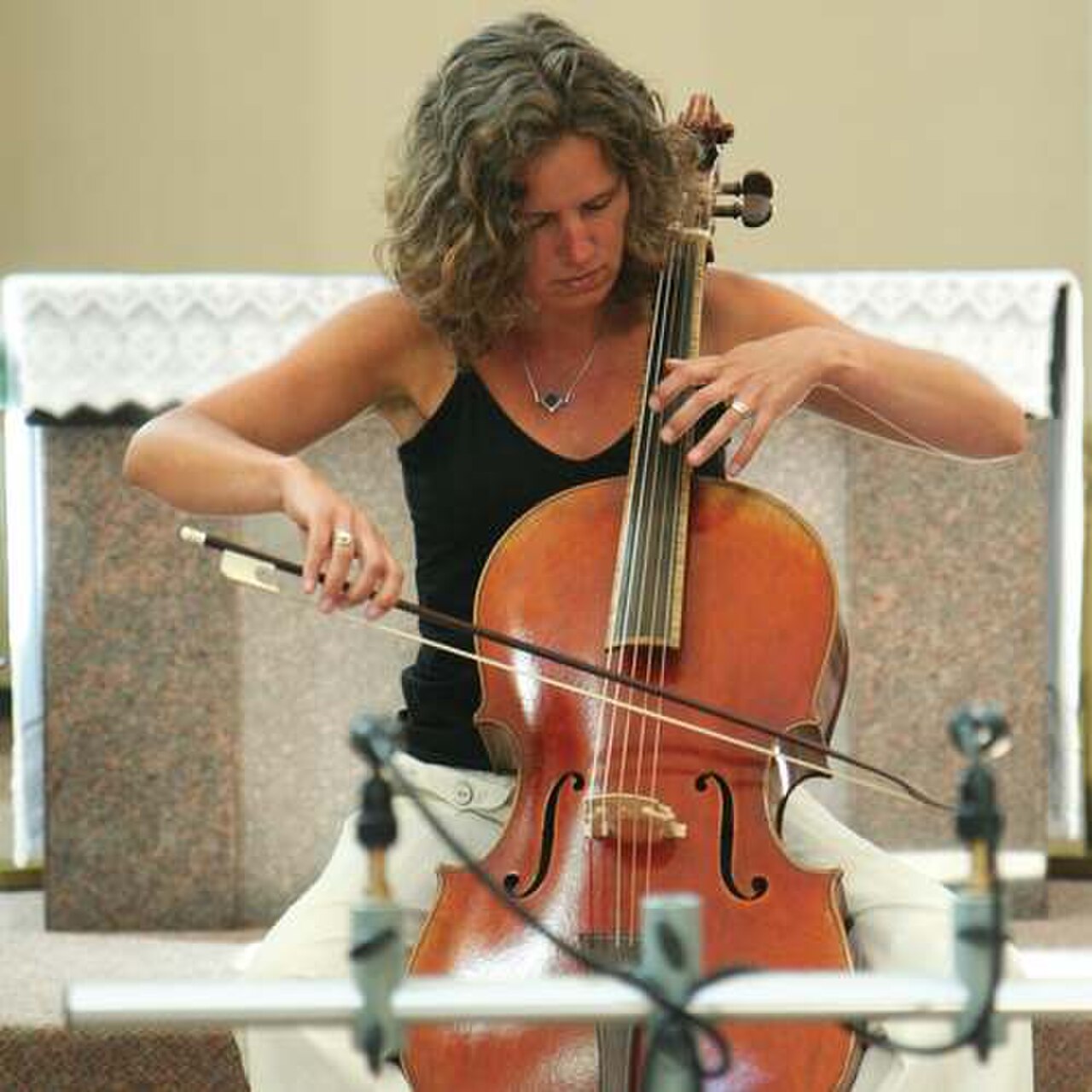 Josephine van Lier plays violoncello piccolo.jpg