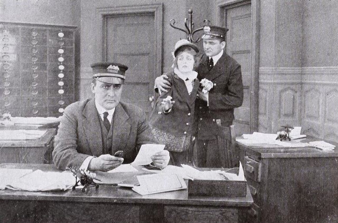 Roy Applegate and Elsie MacLeod in "Her Husband's Honor" (1915).jpg