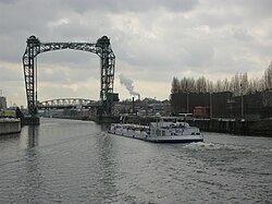 General view of the bridge with the roadway raised