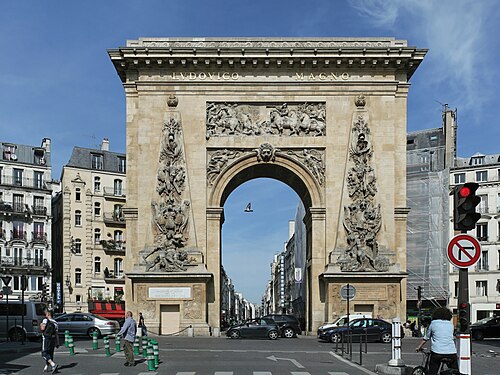 The Porte Saint-Denis in Paris, built in 1672 to commemorate the victories of Louis XIV