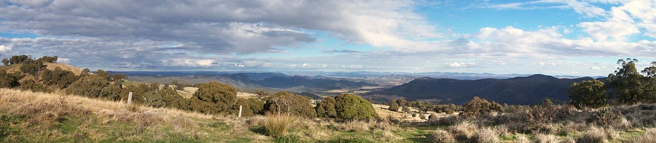 Moonbi range pano.jpg
