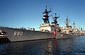 JS Asayuki and USS Ingersoll at Pearl Harbor on 1 February 1988.