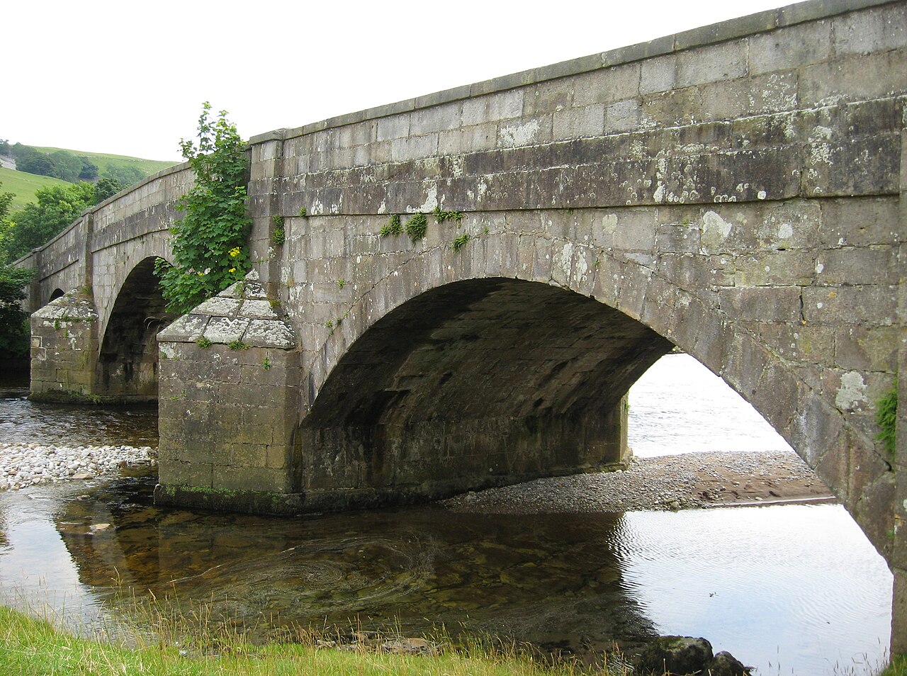 Conistone bridge 1.jpg
