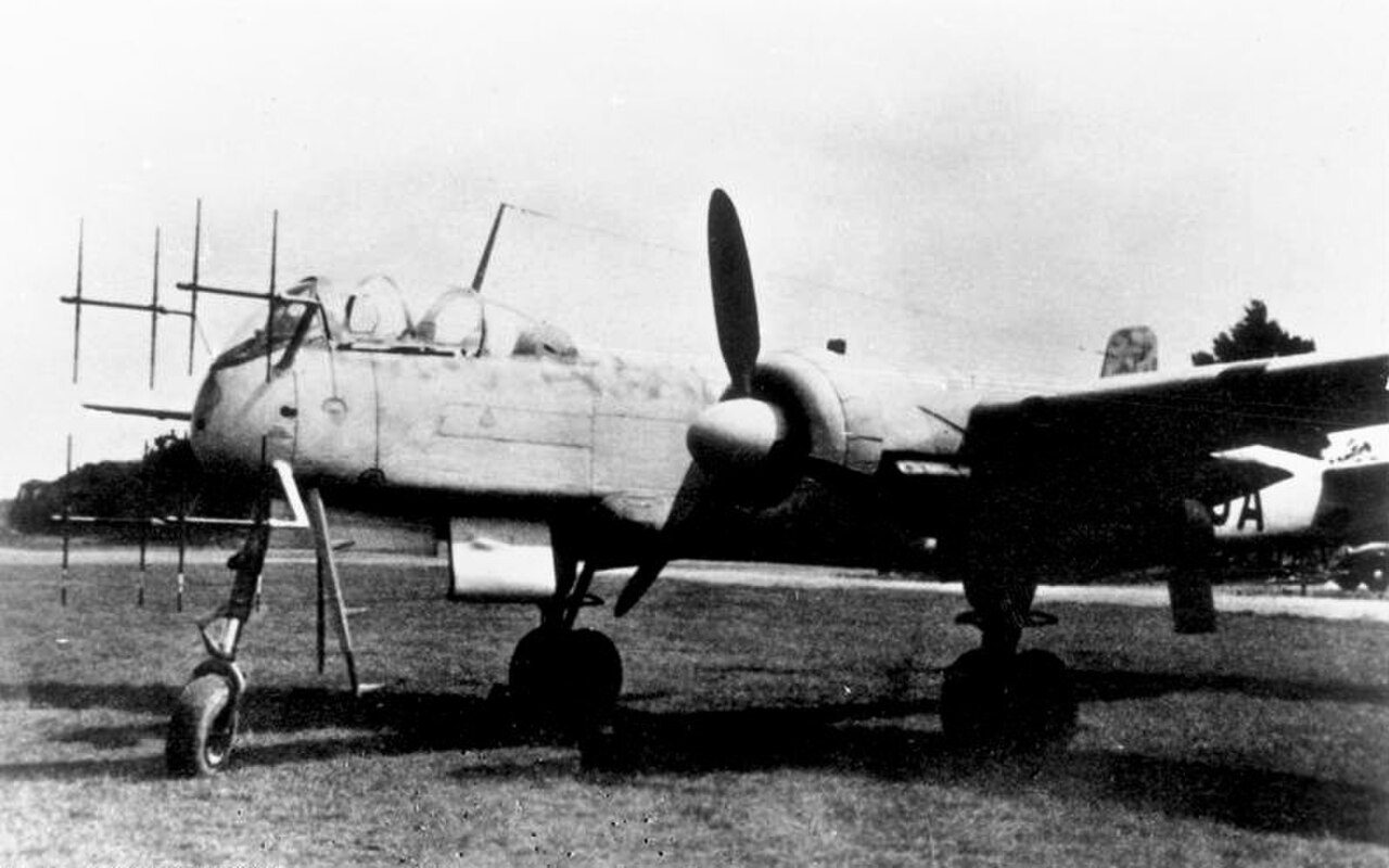 Bundesarchiv Bild 146-1972-004-32, Heinkel He 219 als Nachtjäger.jpg