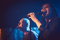 Echobelly performing in January 2017
