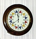 RAF-issue sector clock. Coloured triangles span 5 minute time periods. Outward pointing triangles indicate the model shown to have a mechanical mechanism.