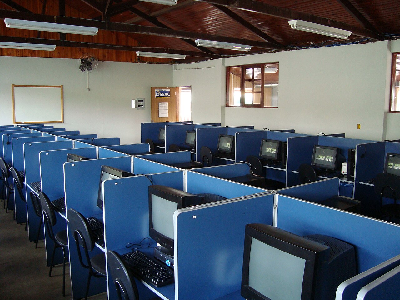 Laboratorio informatica UAB polo Itamonte1.JPG