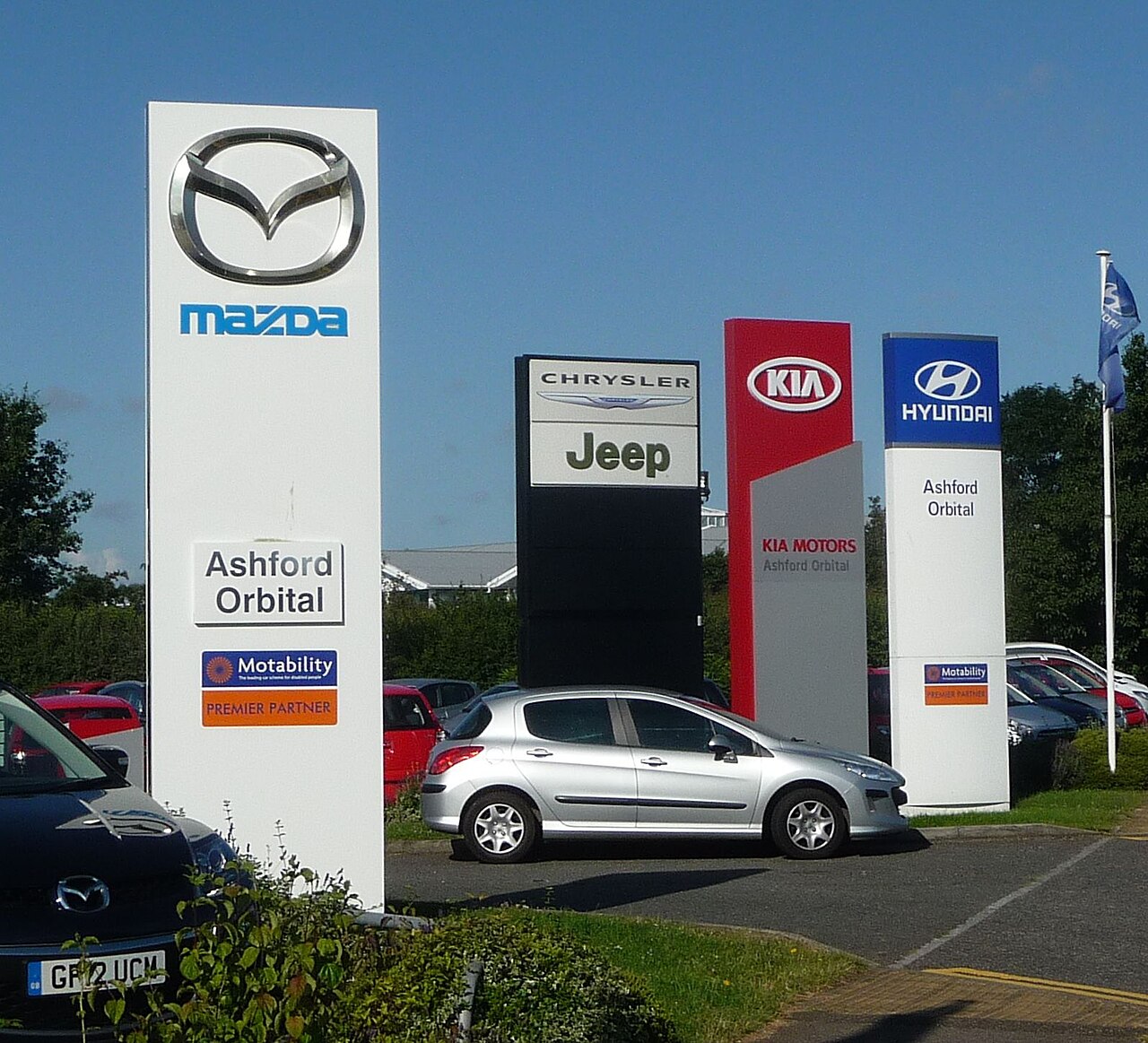 Cars, cars, cars - panoramio.jpg