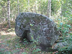 Similar Lalli's "crystone" in Hiirijärvi, which is still said to be moist from his tears[12]