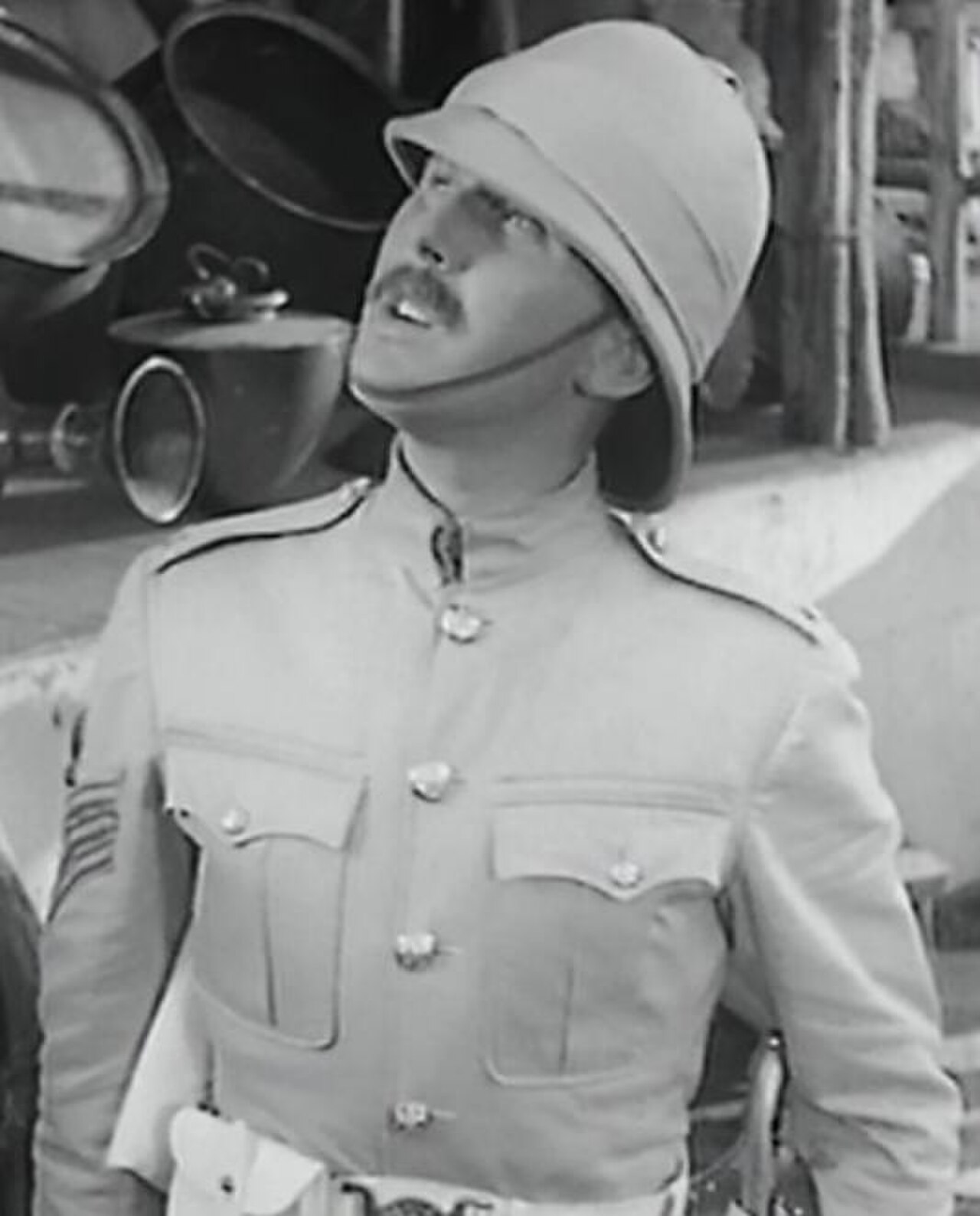 Robert Coote in Gunga Din trailer.jpg