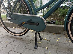 Fully enclosed cloth chain case on a Dutch bike