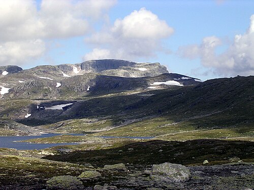 Sandfloegga seen from Holmasjøen in Vinje