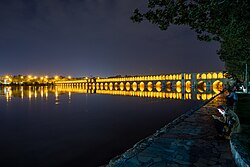 Photograph of Allahverdi Khan Bridge at night