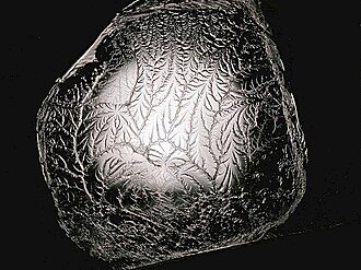 A fractal is formed when pulling apart two glue-covered acrylic sheets.