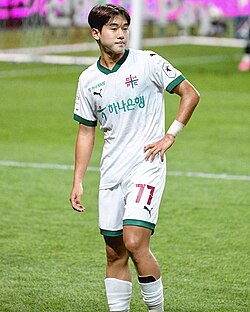 Full-body shot of Yoon Do-young, a young, male player during a game.
