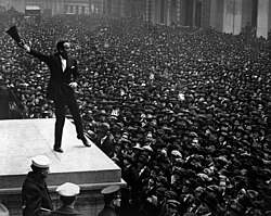 New York City, 1918: A large crowd of people, almost all wearing hats