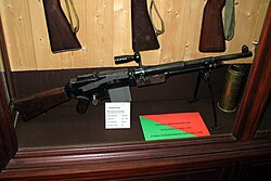 FN Model D light machine gun with bipod and quick-change barrel, shown in profile.