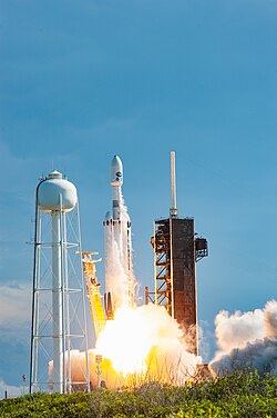 A Falcon Heavy launches from LC-39A (2024)
