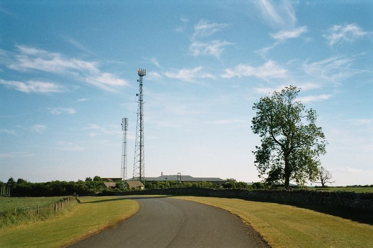 Leafield Technical Centre - geograph.org.uk - 201337.jpg