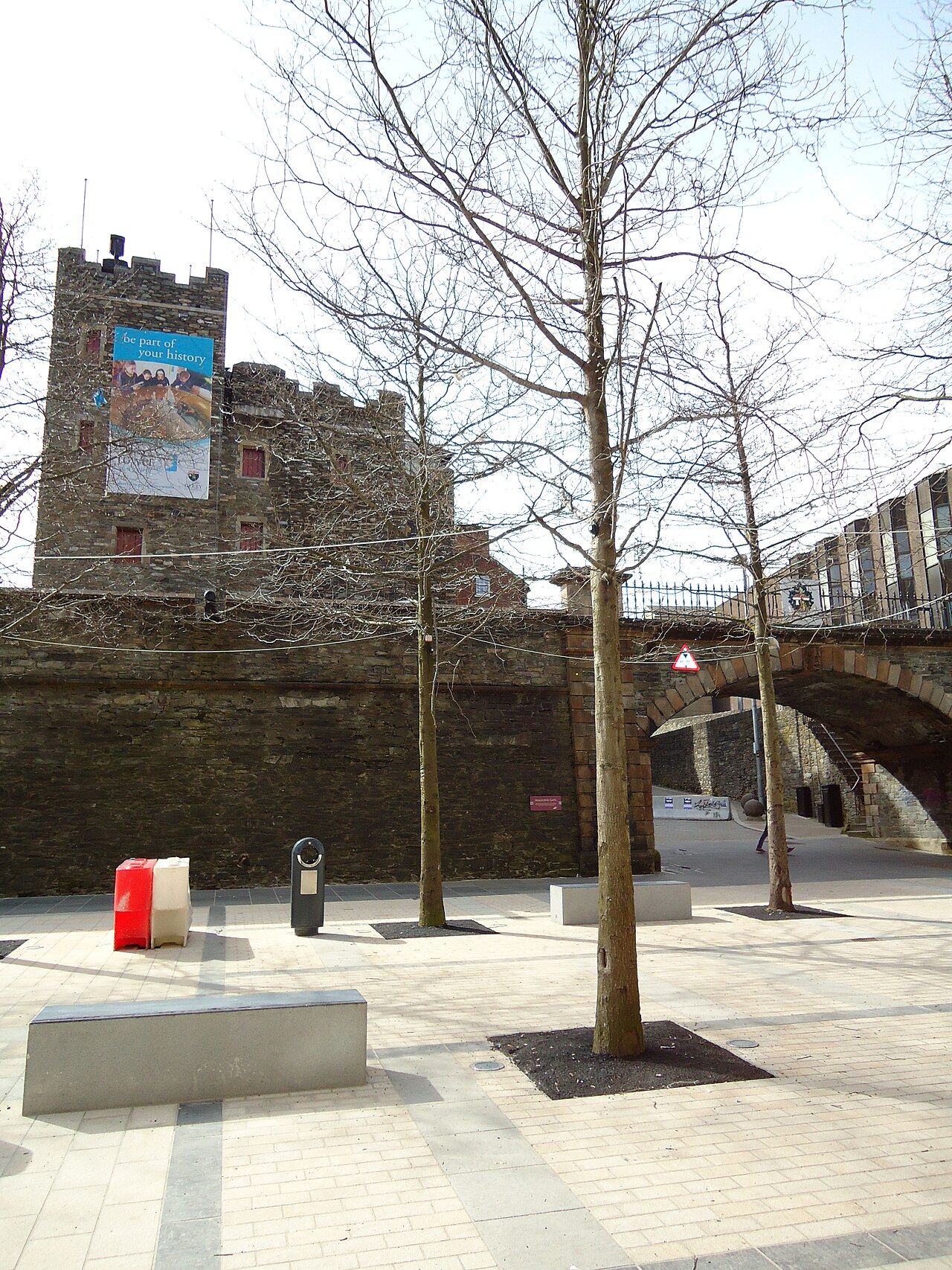 Derry walls and tower museum.JPG