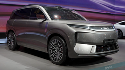 The BYD Dynasty-D concept introduced at Auto Shanghai 2025 directly previewed the Datang.
