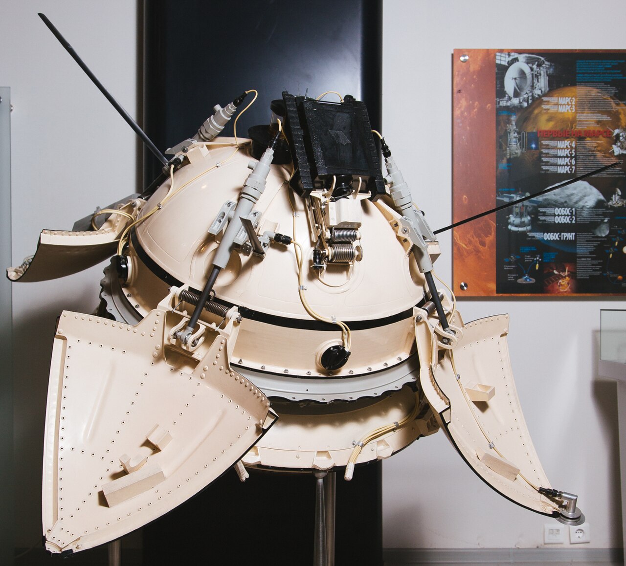 FP2A3620 (23497688248) (cropped).jpg