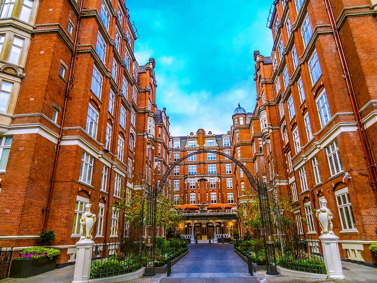 St Ermin's Hotel, London.jpg